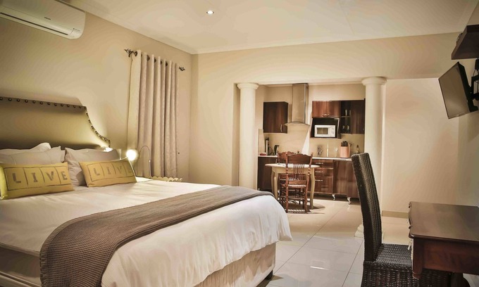 Centurion Apartment | Accommodation @ Van's