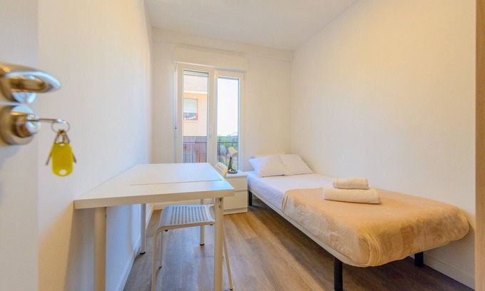 Casco Antiguo Bed & Breakfast | Acogedora habitación cerca al Polideportivo Los Cantos en Alcorcón SAP35D