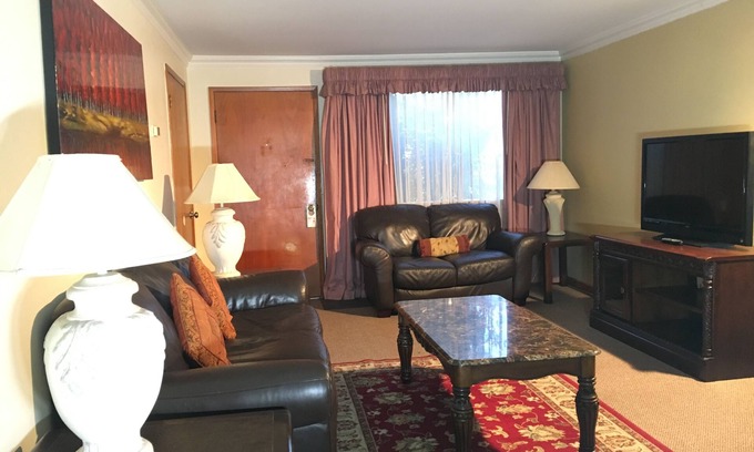 Oak Harbor Hotel | Acorn Motor Inn