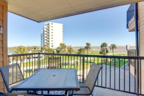 Galveston Apartment | Across From Beach Resort-Style Galveston Condo
