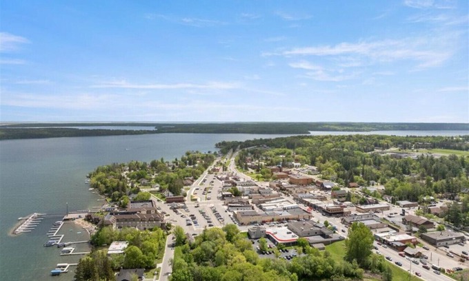 Walker Apartment | Across from Leech Lake!