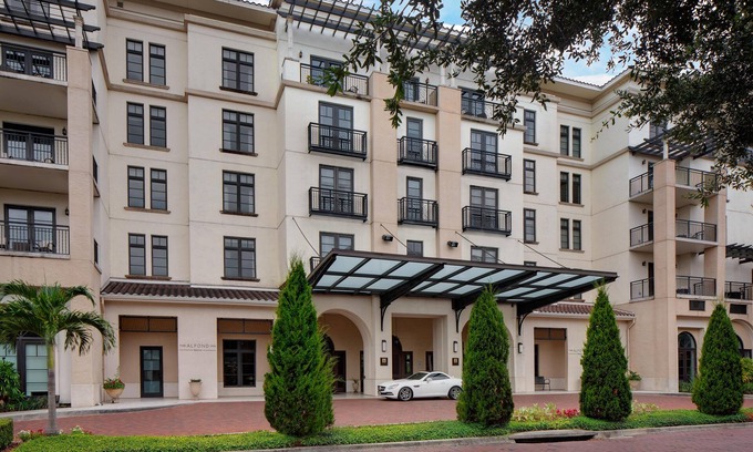 Winter Park Hotel | ADA Compliant Room - Contemporary Furnishings - Rooftop Pool - Close to Parks
