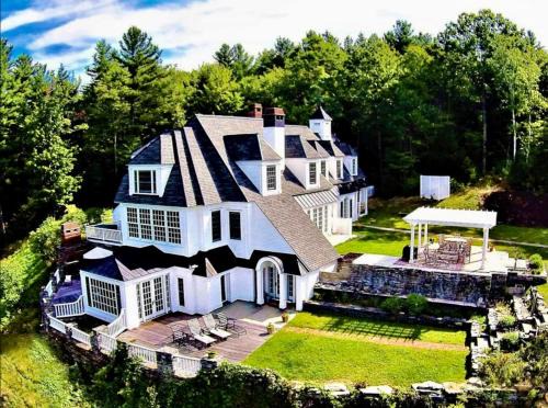 Newfane Bed & Breakfast | Adams Hill House Retreat - Artist-Architect's Estate, Newfane Vermont