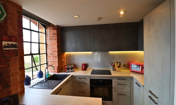 Runnymede Apartment | Addlestone Contemporary Stunning Two Bedroom Apartment