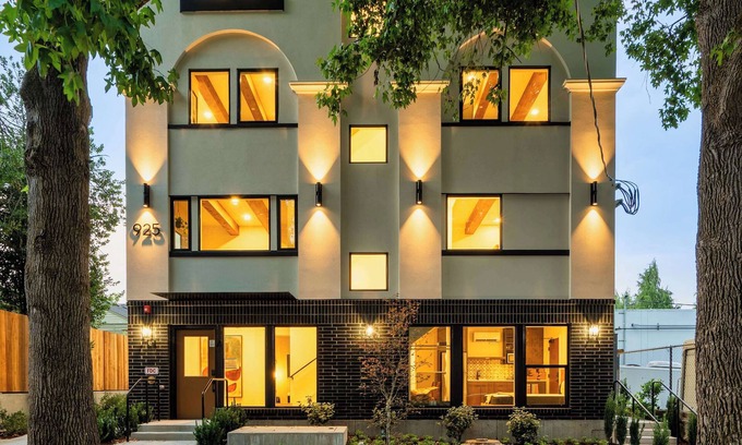 Kerns Apartment | Adelynn Studio , Walkable Kerns , Spanish Charm