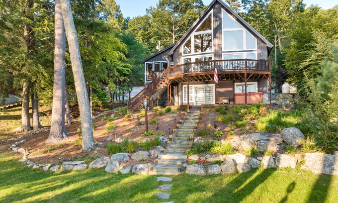 Meredith House | Adirondack style Winnipesaukee waterfront home with 4 bedrooms and SW EXP