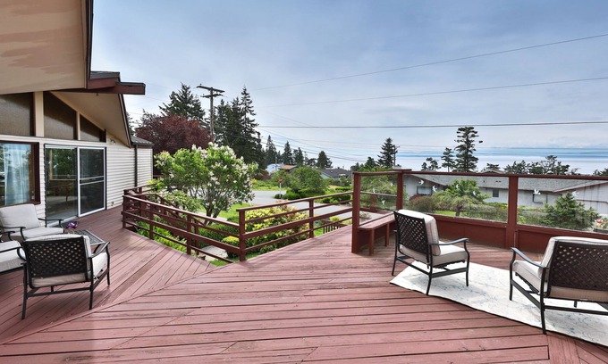 Coupeville House | Admiral's Nest - Dog Friendly