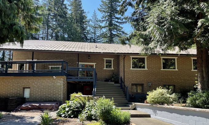 Point Roberts House | Adobe by the Sea. Sleeps 16+ with tons of extras!