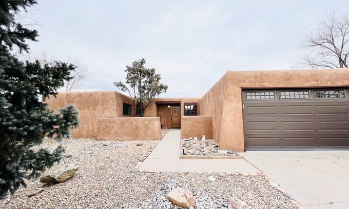 Santa Fe House | Adobe-Style Charming Home