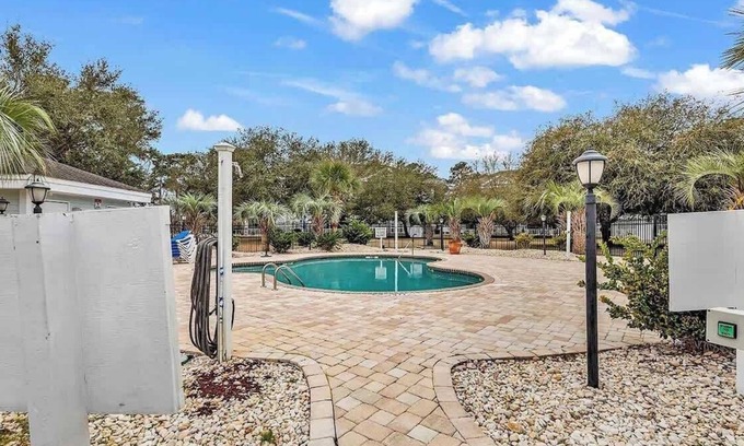 Myrtle Beach Apartment | Adorable 1BR condo with pool view at Magnolia