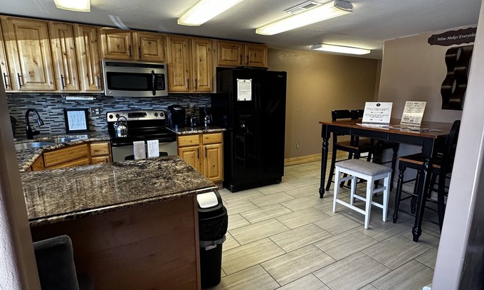 Loa House | Adorable 2 Bedroom Guest House with a Kids Loft