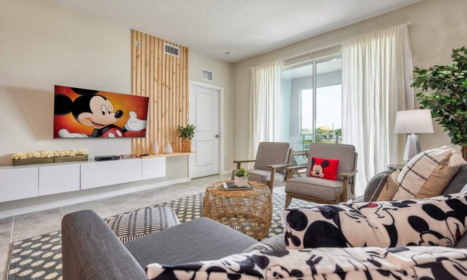 Kissimmee Condo | Adorable 2 BR close to Disney Storey Lake