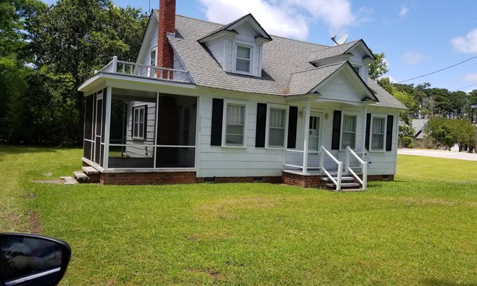 Marshallberg Cottage | Adorable Cape Cod House in a Little Fishing Town