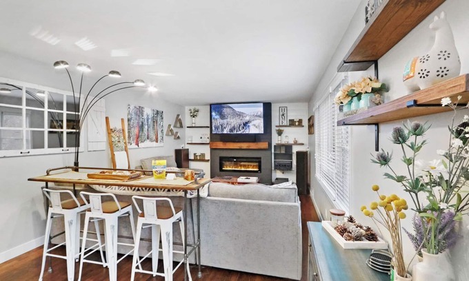 Manhattan House | Adorable & Charming Single-Family Home!