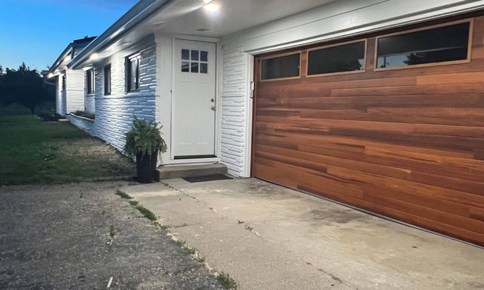 Clare Apartment | Adorable Clare, MI Guest Suite with Kitchenette & Deck!