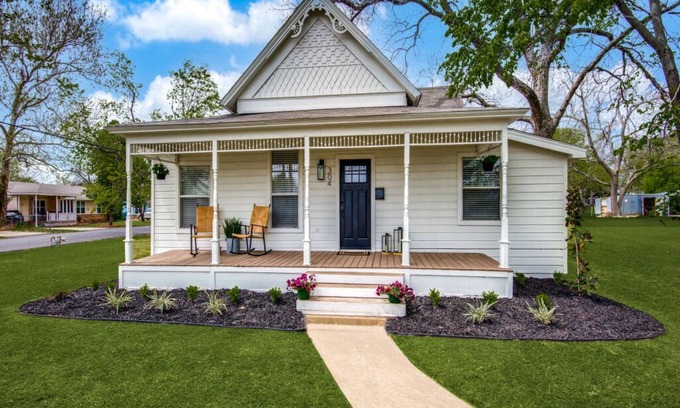 Aubrey House | Adorable Downtown Aubrey Home - Sleeps 7