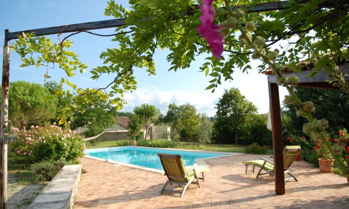 Prayssas Apartment | Adorable guest apartment at the pool