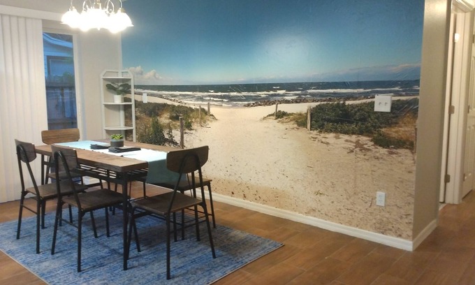 St. Petersburg House | Adorable Historic Home! Free Parking! 400MBPS WIFI!