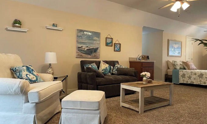 Lakeland Apartment | Adorable private 1-bedroom studio on mini-farm.