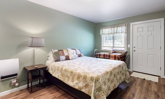 Orick Apartment | Adorable Studio Suite Near State Parks w/ Free WiFi, Microwave, and Minifridge!