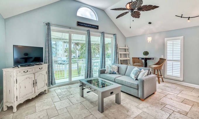 Destin Condo | Adorable Upstairs 1 BR Nantucket 6A