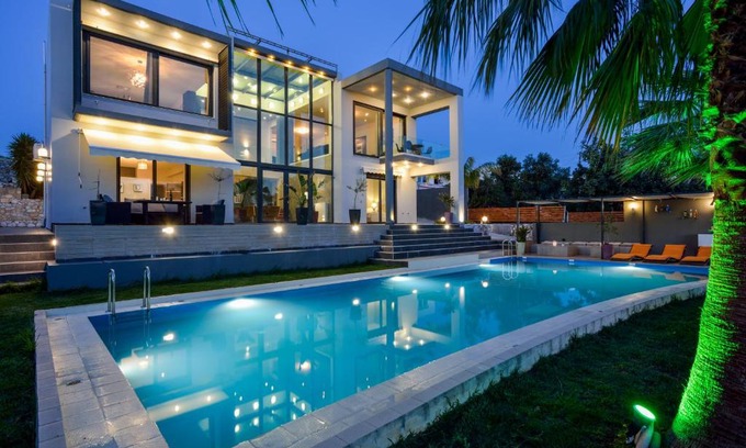 Akrotiri Villa | Adorno Luxury Villas