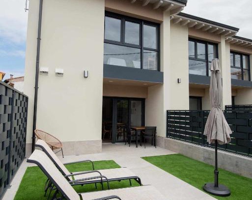 Poo Apartment | ADOSADO-DUPLEX ADAPTADO zona de playa y montaña