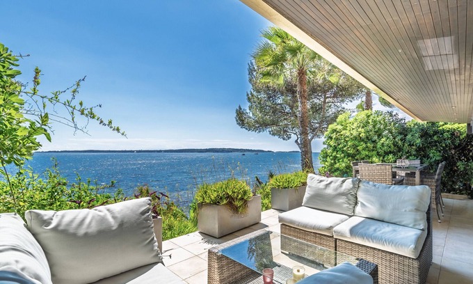 Pointe Croisette Apartment | Adriana I By Terry's Homes Seafront & Seaview