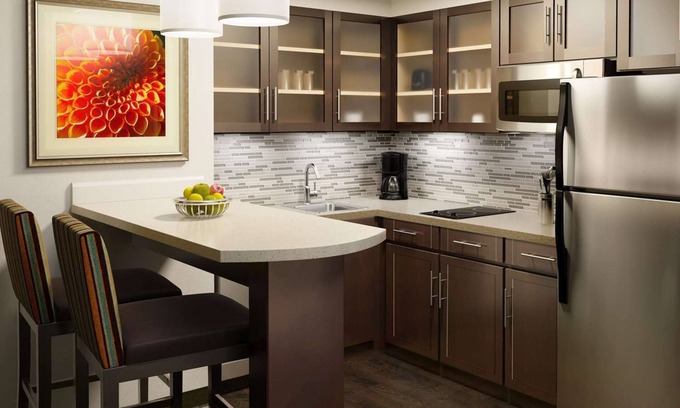 Las Colinas Hotel | Adventure Trip! Minutes’ Walk from Thomas Jefferson Park, Free Parking!