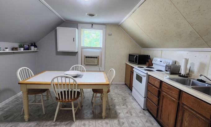 Huntley Apartment | Affordable 2 Bed Appartment close to the Square: Comfort in the Heart of Huntley
