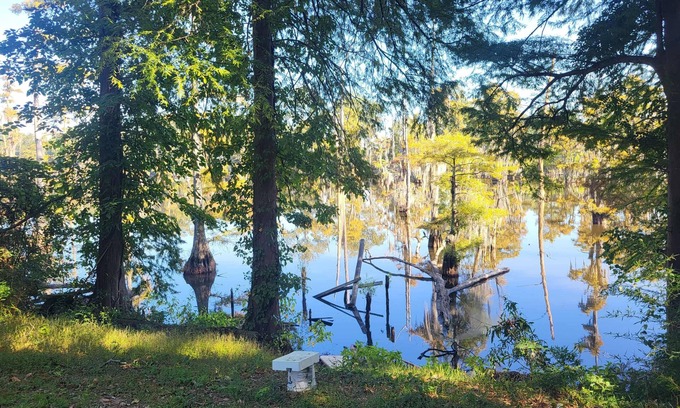 Monroe House | Affordable 7-bedroom house on the bayou in Monroe