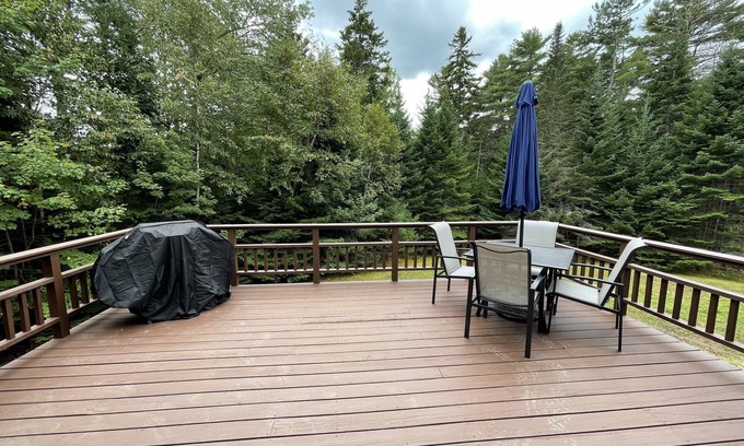 Lamoine Apartment | Affordable Bloomfield Apt - Walking Distance to Blunt's Pond!