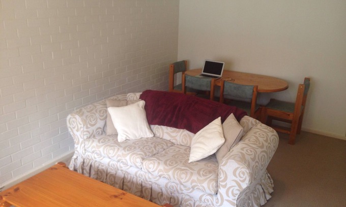 Inglewood Apartment | Affordable & Comfortable Inglewood apartment with Pool