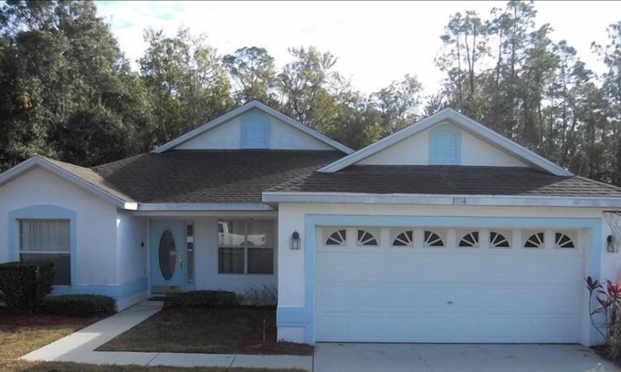 Thousand Oaks House | Affordable Conservation View home with southeast facing pool 4BR 2BA Free Wi Fi by RedAwning