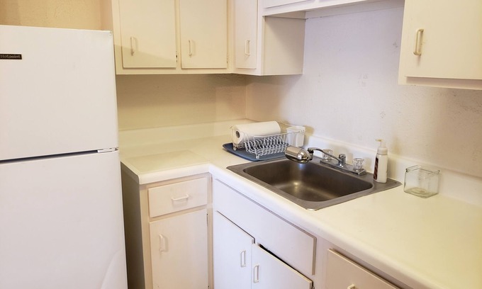 Maitland Condo | Affordable Convenient Pet-friendly family space