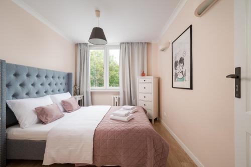 Saska Kepa Apartment | Afrykańska Deluxe Apartment by BookingHost