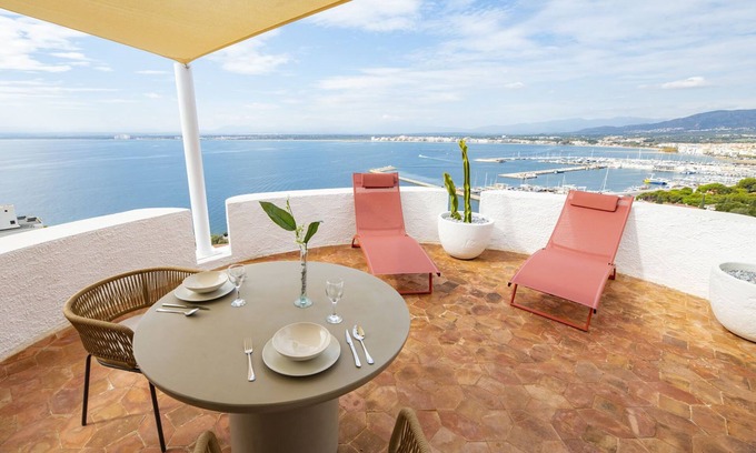 Almadraba-Canyelles Apartment | Agi Castell Mar 1005 Apartamento for rent in Roses Girona.