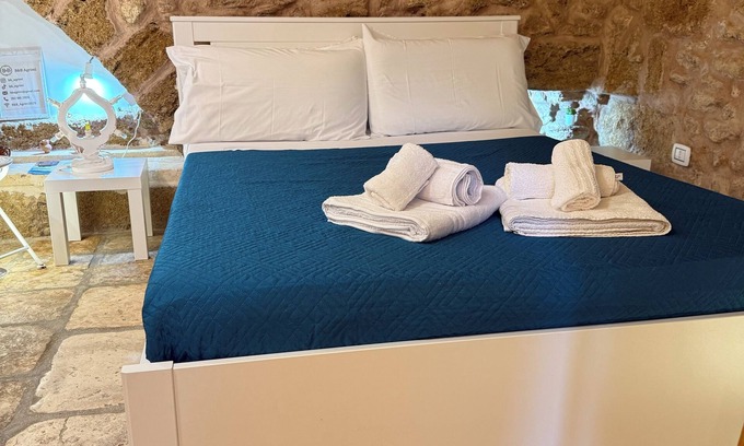 Mesagne Bed & Breakfast | Agrimi B&B in the heart of Mesagne, castle view and breakfast included