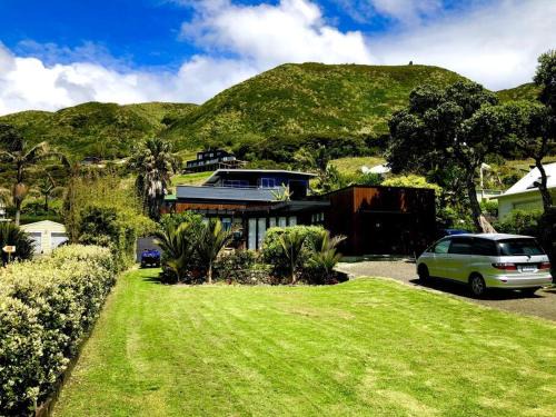 Ahipara House | Ahipara Beach Front, modern stylish bach