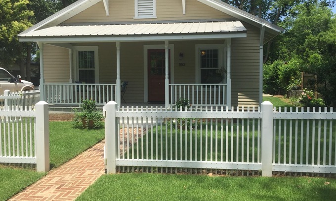 Aiken Cottage | Aiken's Busy Bee Cottage Awaits!