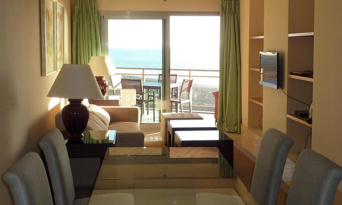 Puerto de Tazacorte Apartment | Air-conditioned apartment directly on the sunny beach