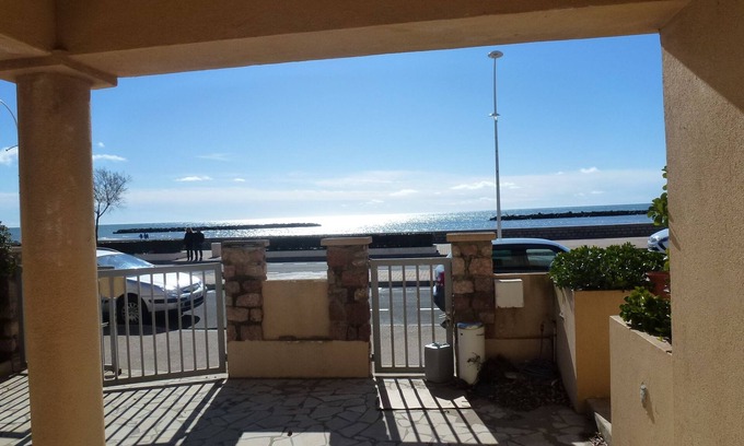 Valras-Plage Villa | Air-conditioned beachfront villa 100sqm