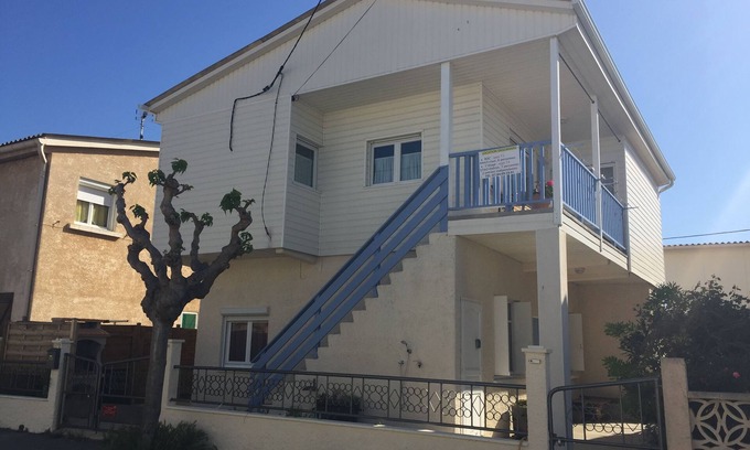 Gruissan Plage Ski Chalet | Air-conditioned chalet 200m from Les Chalets beach