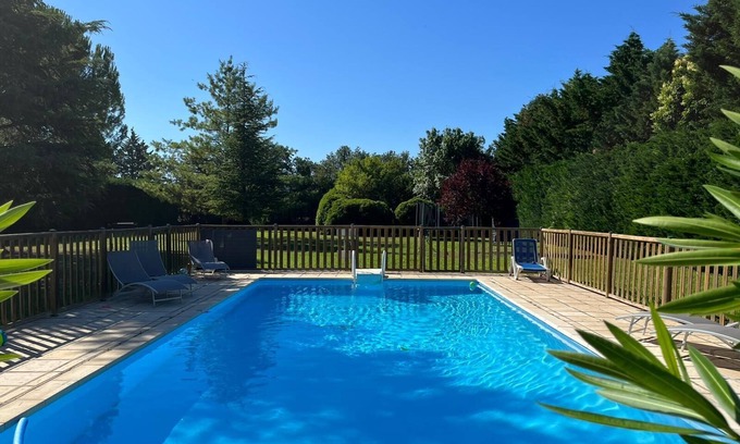 Lagnes House | Air-conditioned family home with swimming pool, near L'Isle-sur-la-Sorgue