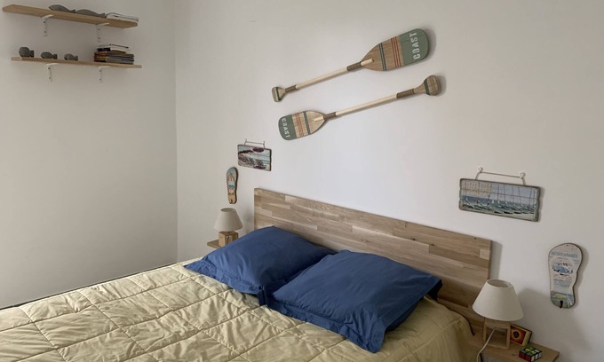 Saint-Cyr-sur-Mer Apartment | Air-conditioned ground-floor apartment with garden