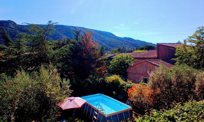 Maubec House | Air-conditioned house. View of the Luberon. New house. view to the Luberon.