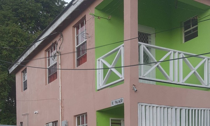 Bridgetown Apartment | airbnb.com/h/palacerentalsbb airbnb.com/h/palacerentals2bb