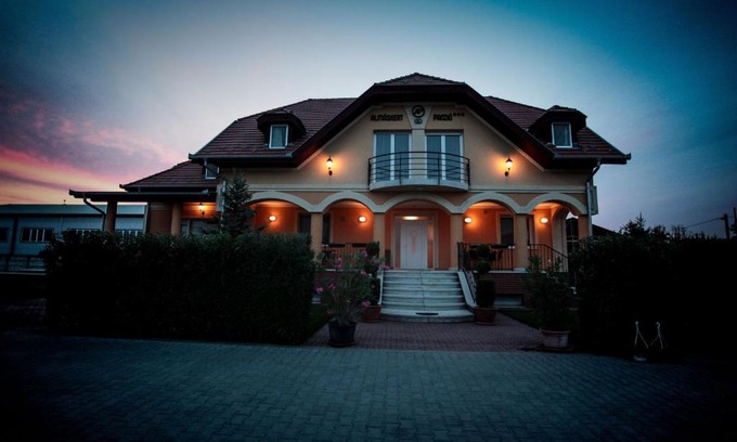 Vecses Bed & Breakfast | Airport Almáskert Panzió