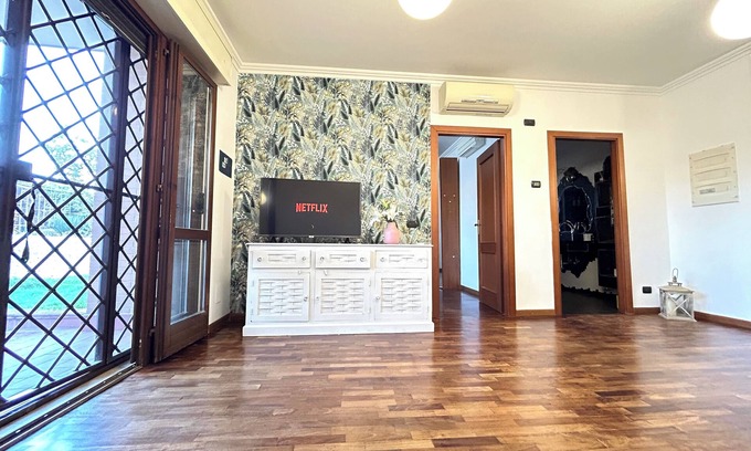 Centro Giano Apartment | Airport and Fiera di Roma's Apartment with garden