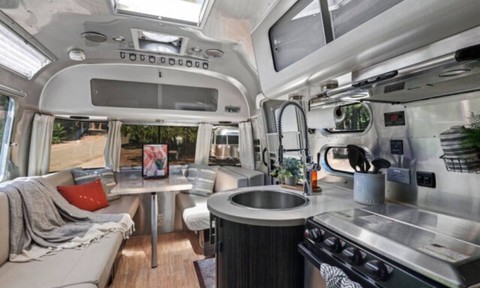 Dunsmuir Apartment | Airstream - (Chestnut)